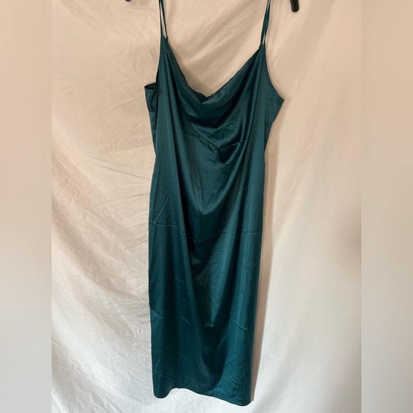 Large silk green dress - Picture 1 of 5